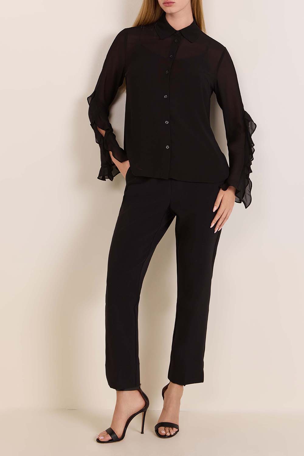 תמונת כל הלוק של חולצת שיפון